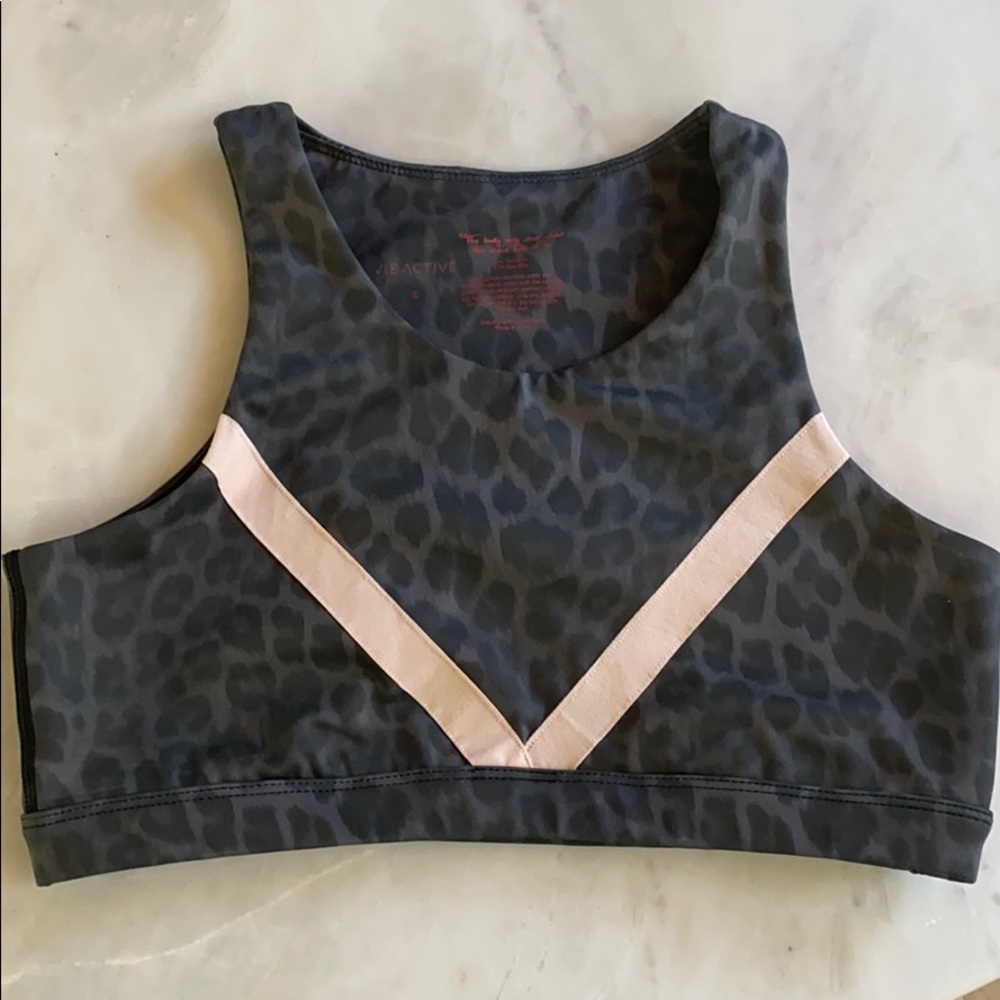 Vie Active sports bra leopard & blush NWT